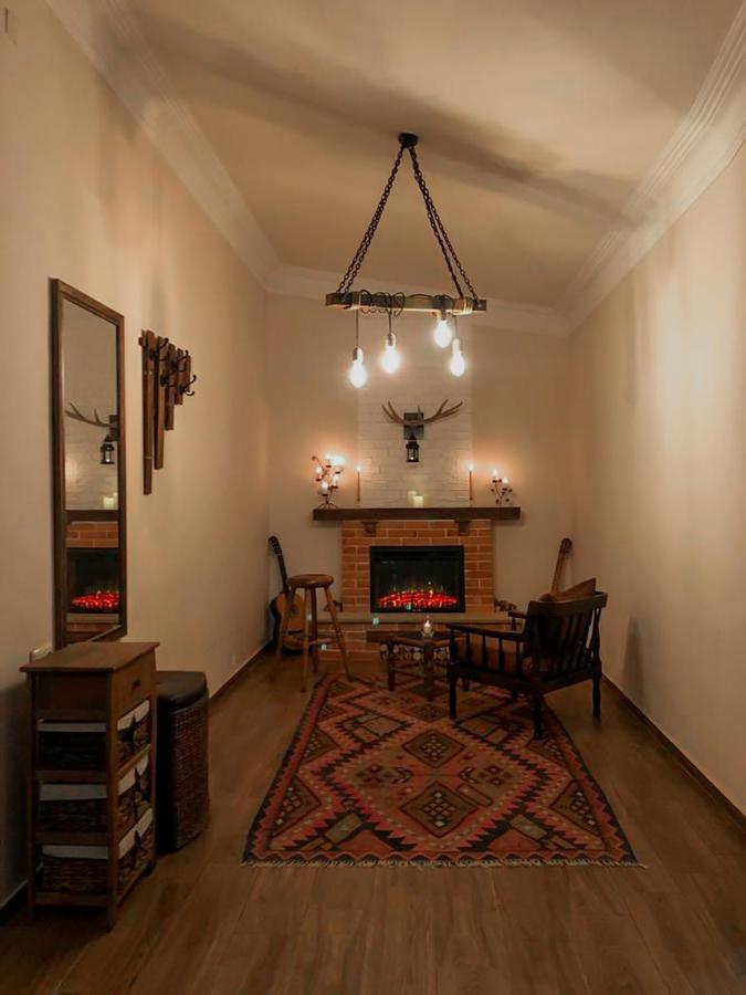 Loft Home In City Center Yerevan Bagian luar foto