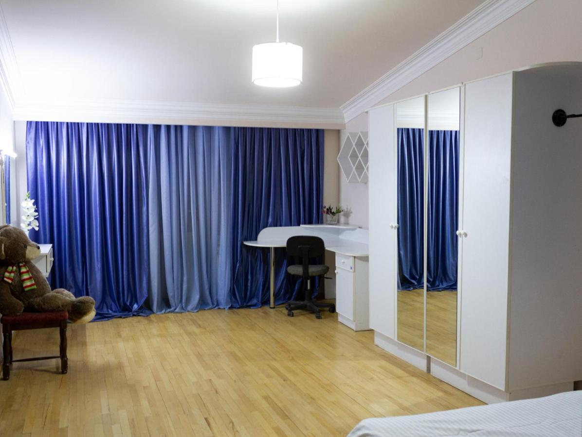 Loft Home In City Center Yerevan Bagian luar foto